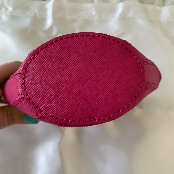 Kate Spade New York Limited Edition Cupcake Wristlet – Collector’s Item 🧁✨ - Picture 3 of 5